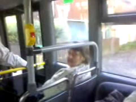 Kuri vanamutt bussis