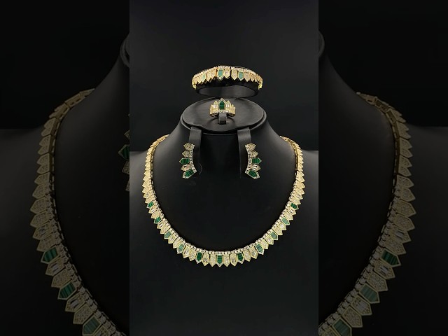 طقم اكسسوارات نسائي زيركون لون ذهبي مكس أخضر أنيق إصدار خاص 5 قطع بضمان على اللون