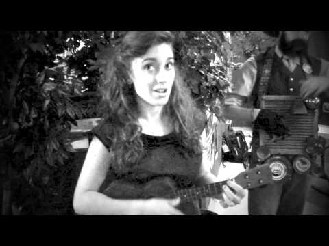Kitchen Songs No 11 : Chloe Feoranzo playing Sugar Blues