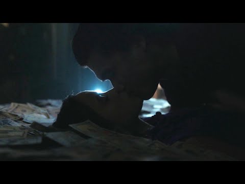 Riverdale 6x01 / Kiss Scene - Veronica and Reggie
