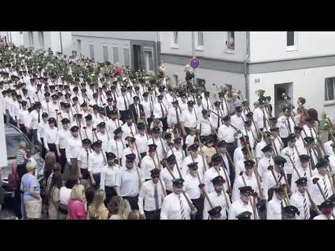 Dreifachzug beim Schützenfest 2023 in Olpe