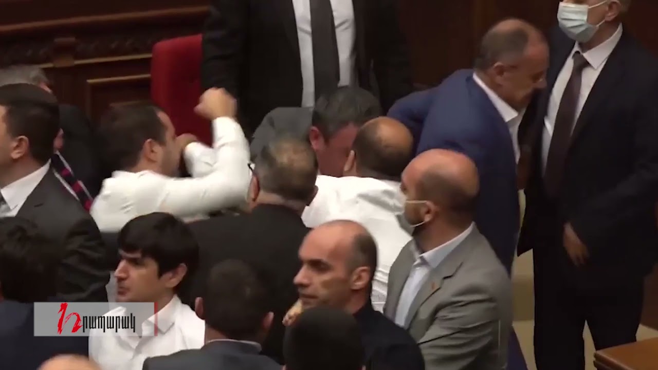 ՔՊ-ականները բռունցքներով ու քացիներով հարձակվեցին Վահե Հակոբյանի և մյուսների վրա