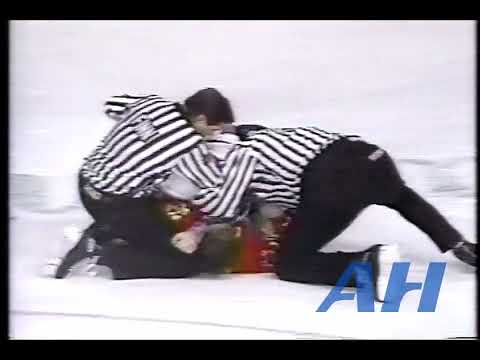 NHL Dec. 23, 1989 Tom Fergus,TOR v Troy Murray,CHI Toronto Maple Leafs Chicago Blackhawks