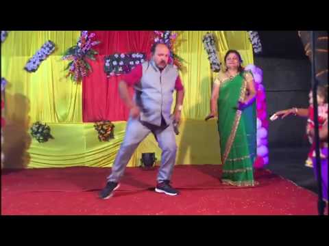 Amazing Dancing Uncle  on Mai Se Meena Se Na Saqi Se Song | Sanjeev Srivastava