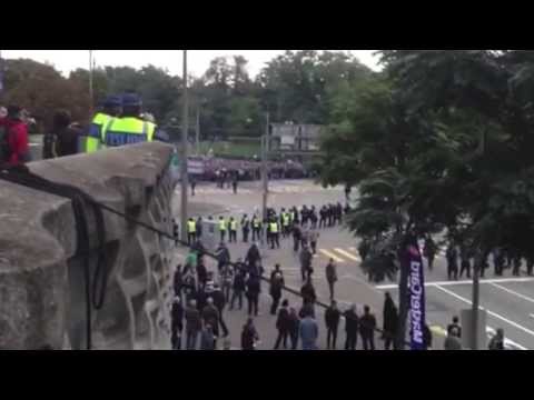 Schalker Fans kommen in Basel an // FC Basel vs. FC Schalke 04 01.10.2013