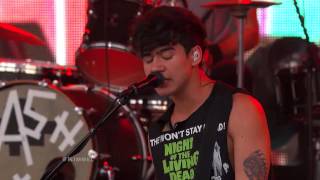 5 Seconds of Summer Performs “Beside You”