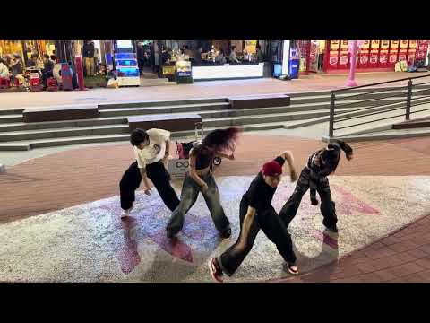 HONGDAE K-POP GROUP BUSKING (Ei8ht 에잇) - [Lisa] Rockstar