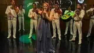 Manoella Torres con Mariachi "Le Falta Un Clavo A Mi Cruz"