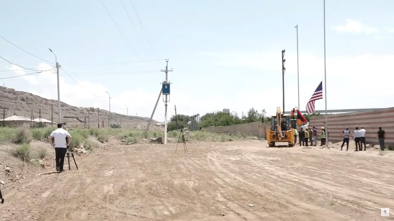 #Ուղիղ. Երասխի գործարանում բարձրացվում են ՀՀ և ԱՄՆ պետական դրոշները