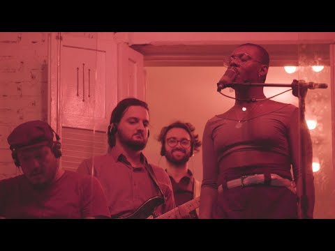 Liniker e os Caramelows - Calmô [Ao vivo no #GQVozes Sessions]