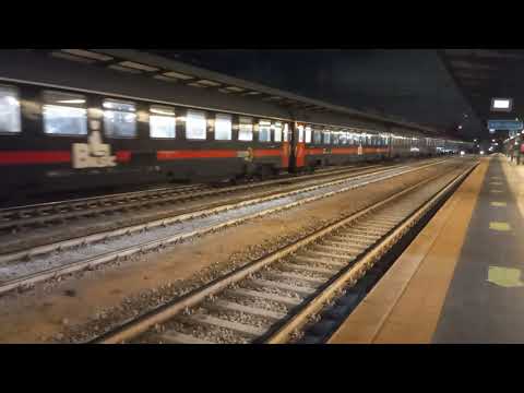 ICN Lecce - Torino Porta Nuova in partenza da Bari C.le alle 22:09 con buona pace dei CT.