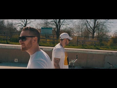 SödraSidan - Vi fakkar upp vår värld (Officiell Video)