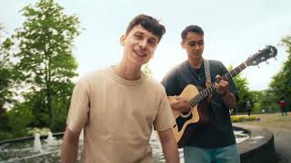 Das Video zu 'COFFEE' (jetzt ansehen) Das Video zu 'COFFEE' (jetzt ansehen)