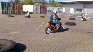 preview picture of video 'Scooter-Custom-Show • neuen Reifen einfahren'