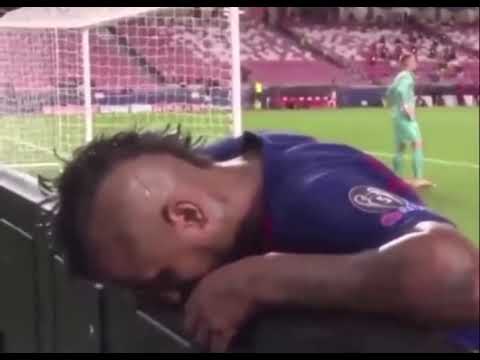 Arturo Vidal no puede creer la goleada del FC Bayern al FC Barcelona