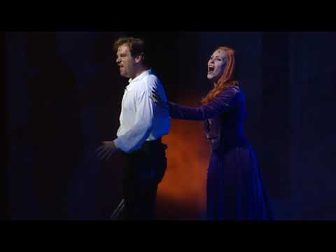 Cast performing Alles ist vorbei