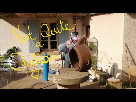 Not Quite a Chateau 56 -  Hello Mum -  a Bit of Colour  - Mending Cracks -  and Blowing a Fuse