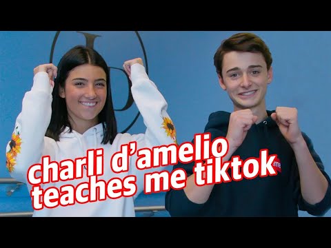 Noah Schnapp - Charli D’Amelio Teaches Me TikTok Dances!