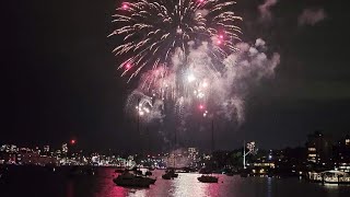 New Year's Eve Sydney 9 PM fireworks light up Sydney Harbour | NYE family fireworks 2024