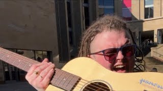 ENGLISH BUSKER SINGS YOUR SONGS IN GLASGOW