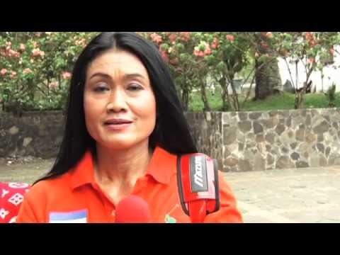 Ibunda Jupe Tak Mau Pusing Soal Jodoh Anak