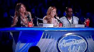 Steven Tyler doing classic scream on American Idol March 23, 2011