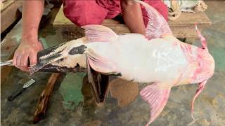Giant Fish Cutting Skills in Bangladeshi Traditional Fish Market