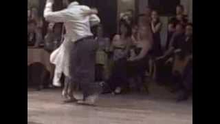 Video thumbnail for Corina Herrera y Pablo Rodriguez @ El Beso, Milonga de los Domingos, Donato "De Punta a Punta" 2013