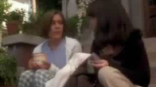 Extrait VF : Phoebe dit � Piper la liste de leurs pouvoirs.