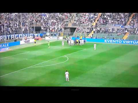 Fight between AC Milan player Mexes and Atalanta player Raimondi  2014