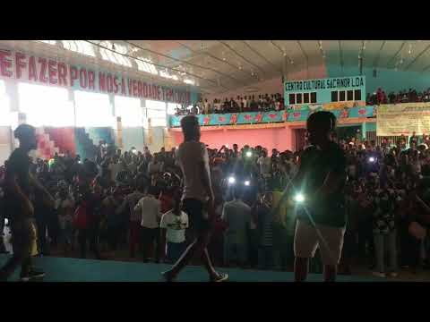 Os santiegos deixam cair colégio Cacuaco