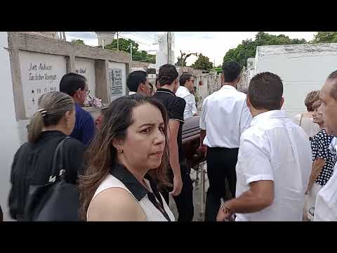 Sepelio María Angélica Hinojosa Egurrola