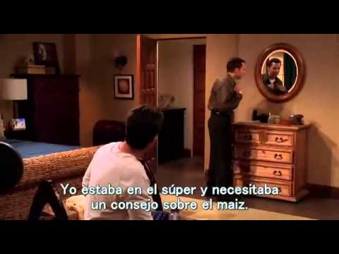 Two and Half Men - Charlie haciendo ejercicios (Feel the Burn)