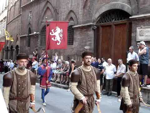 Siena Palio Luglio 2008 sfilata via San Pietro