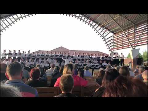 Pe o pajiste sub cer de mai - Cor reunit bărbătesc din Bucovina