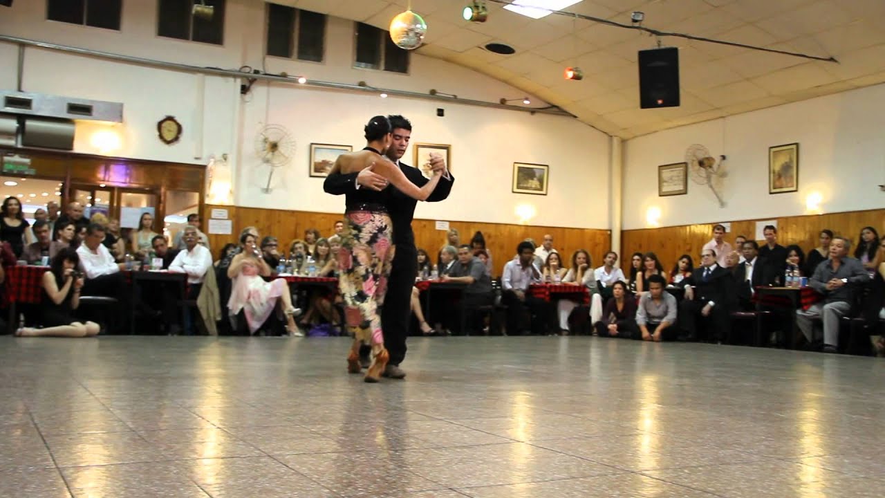 CRISTHIAN SOSA Y SABRINA GARCIA EN LA BALDOSA (VALS)