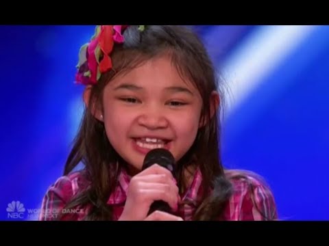 Angelica Hale: Future Star STUNS The Crowd OH. MY. GOD!!!