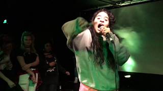 Jessie Reyez -Blue Ribbon (live in London)