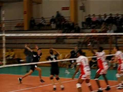 Leonel Marshall blocking