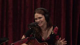 JRE 1754 - Suzanne Santo