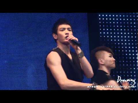 100824 Minho blowing a  Kiss