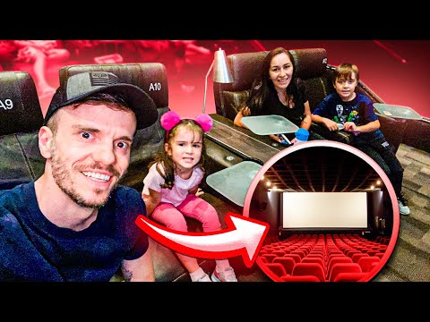 FAMÍLIA BRANCOALA VAI NO CINEMA DE ORLANDO ASSISTIR UM FILME EM INGLÊS