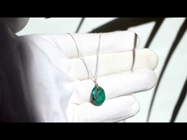 سلسلة من حجر الزمرد