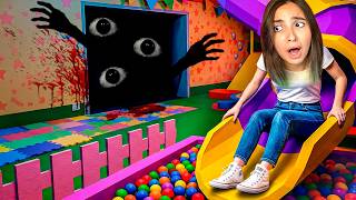 TEM ALGO MUITO ESTRANHO NESSA CASA DE BRINQUEDOS DO ROBLOX...