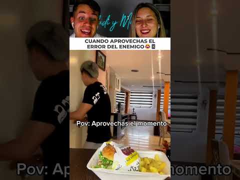 Jugamos piedra, papel o tijera por comida y aprovechó para revisar mi celular