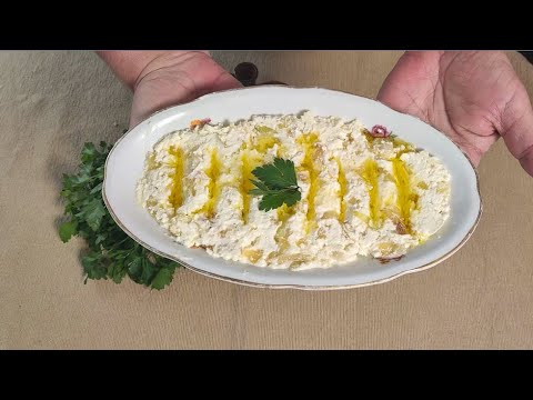 Urnebes Salata Bela na Moravski Način Sa Belim Lukom i Pečenim Ljutim Papričicama ( Feferoni )