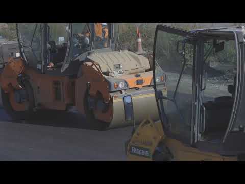 Hamilton section of the Waikato Expressway – Laying asphalt – June 2021
