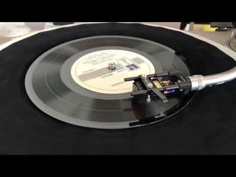 H.R. Jothipala & Srimathi Thilakaratne: Surangana Lowin (Film: Jeevana Ganga)