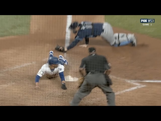 Mookie Betts manufactures a run with his speed in Game 1 of the World Series, a breakdown