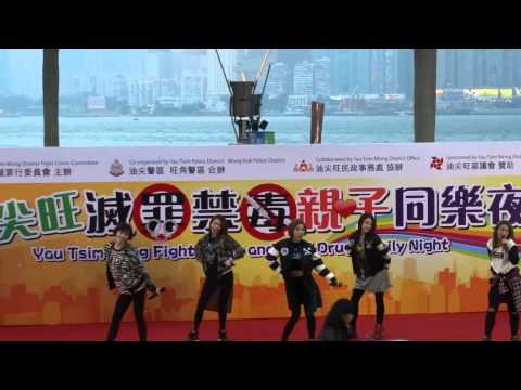 Super Girls 現場獻唱 鎂光燈下